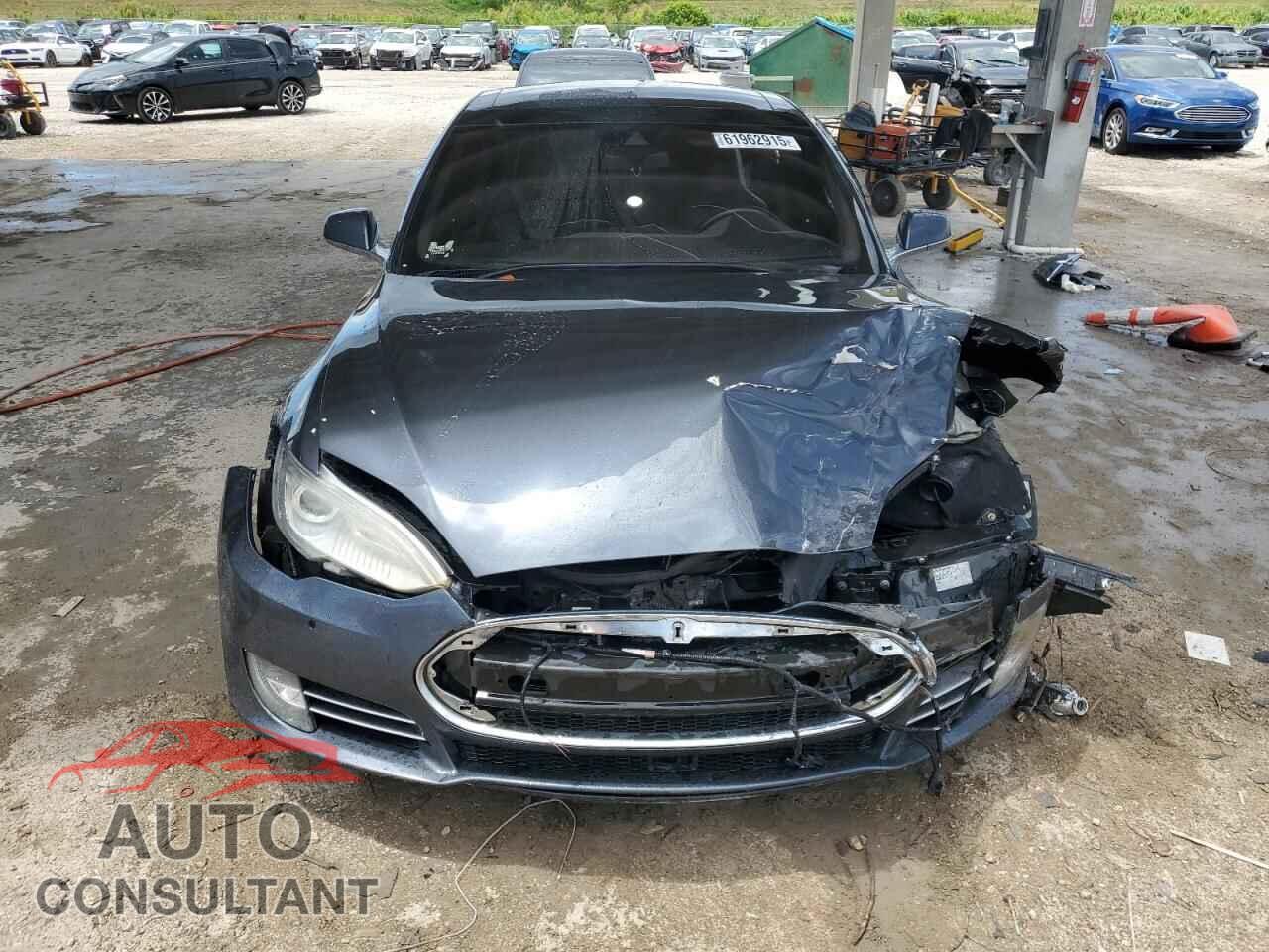 TESLA MODEL S 2015 - 5YJSA1E25FF112695