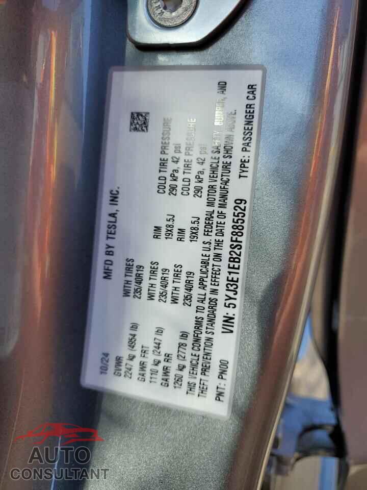 TESLA MODEL 3 2025 - 5YJ3E1EB2SF885529