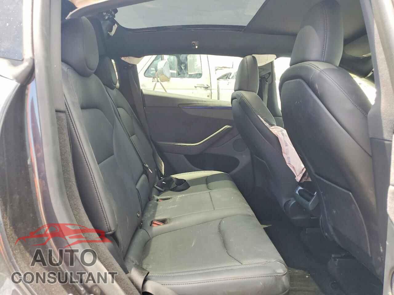 TESLA MODEL Y 2026 - 7SAYGDED0TF584314