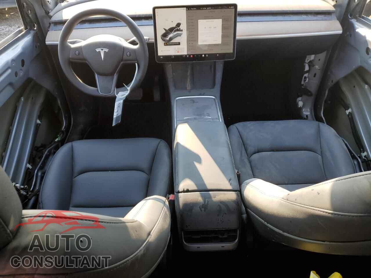 TESLA MODEL Y 2025 - 7SAYGDED5SA377204