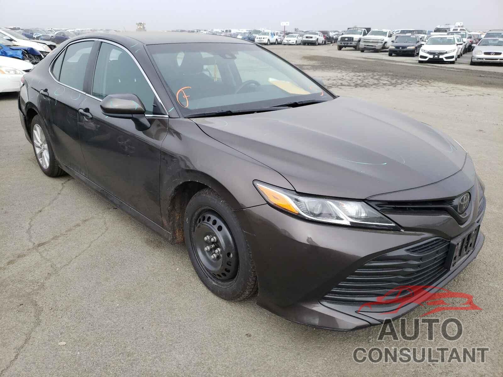 TOYOTA CAMRY 2018 - 4T1B11HK1JU608701
