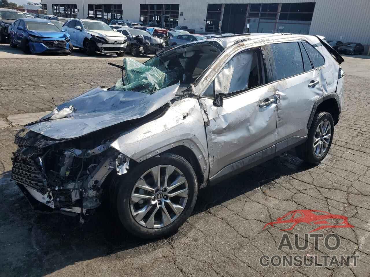 TOYOTA RAV4 2022 - 2T3C1RFV5NC208638