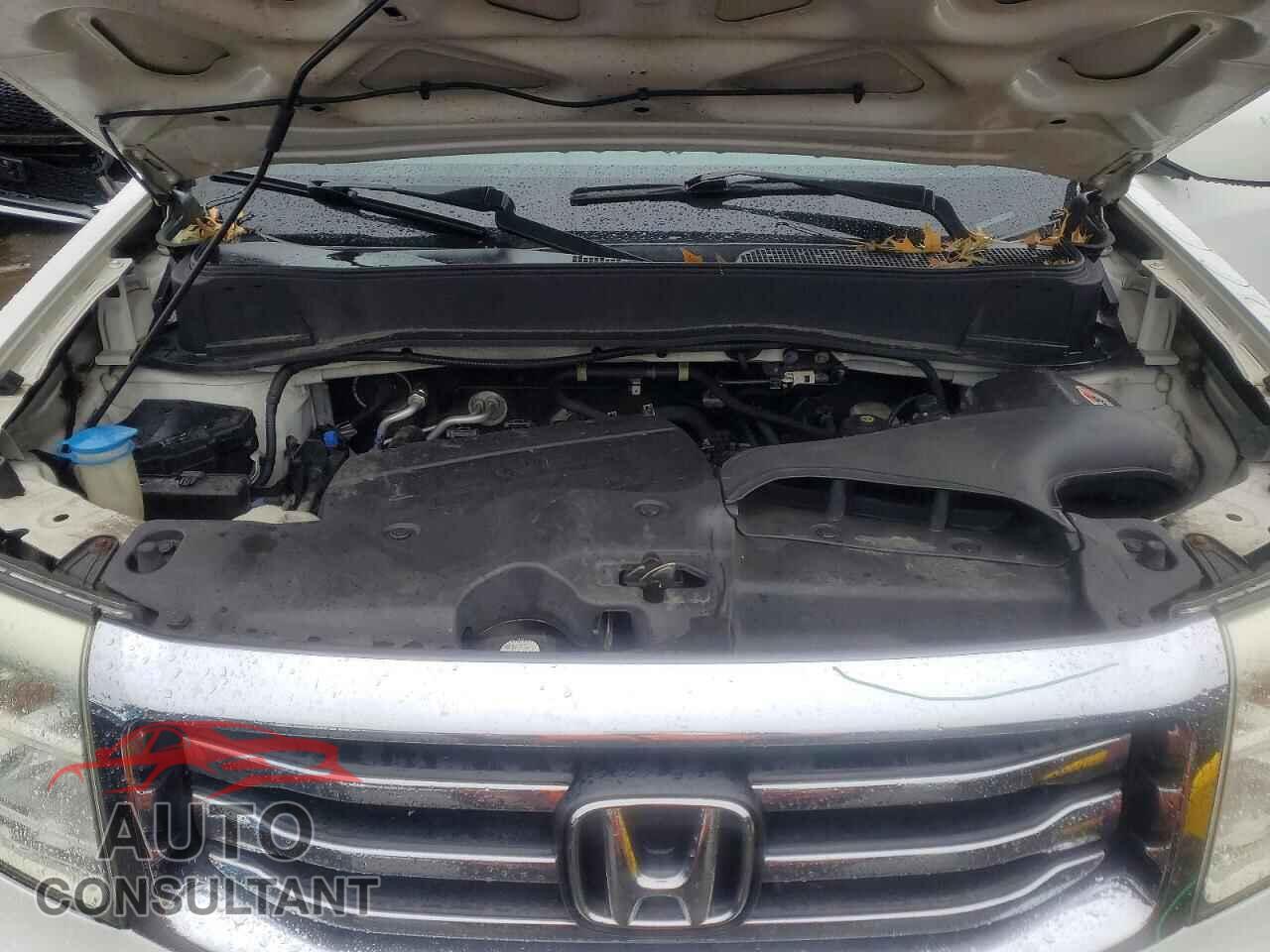 HONDA PILOT 2015 - 5FNYF4H50FB016394