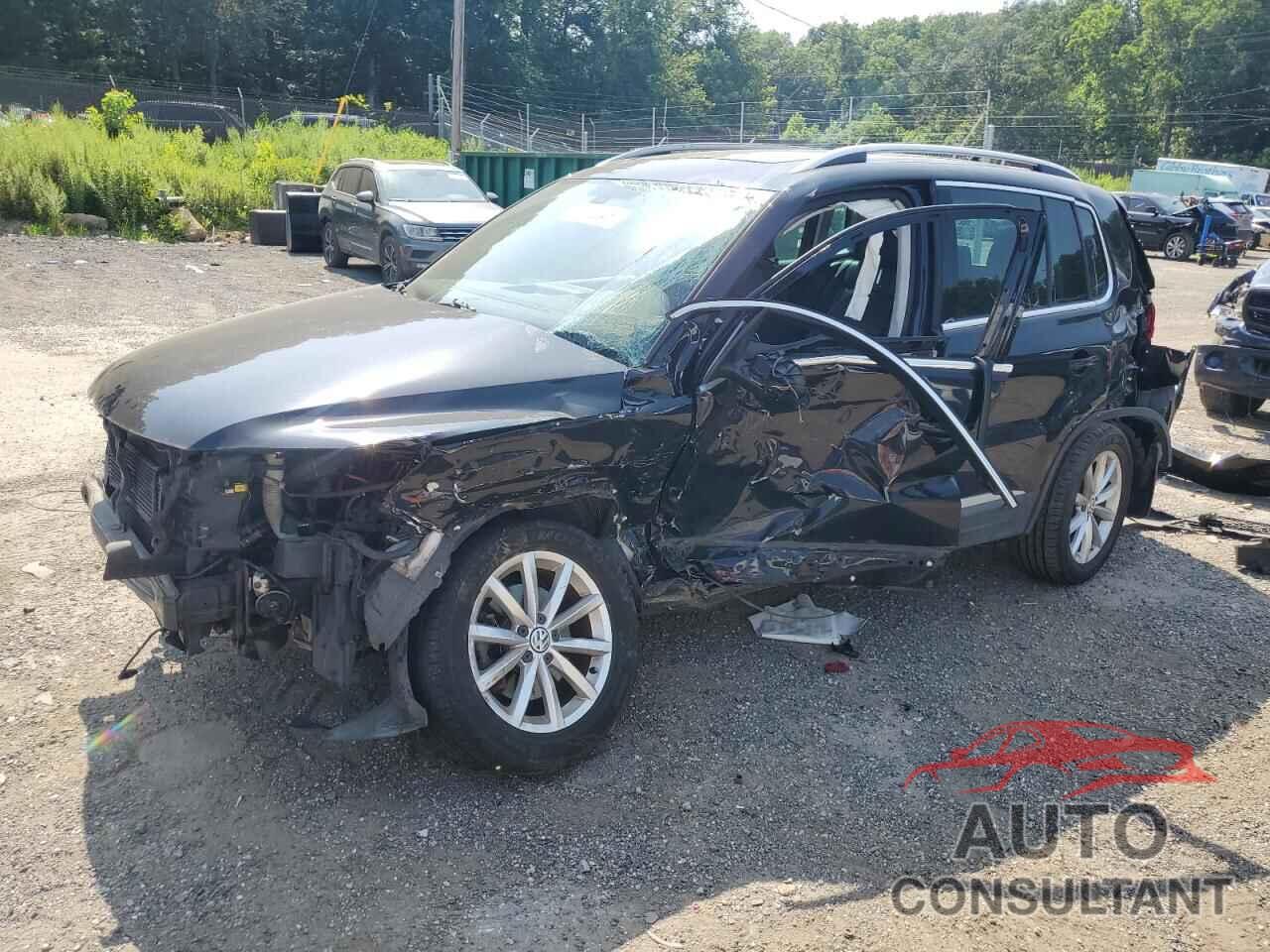 VOLKSWAGEN TIGUAN 2017 - WVGSV7AX4HK022111