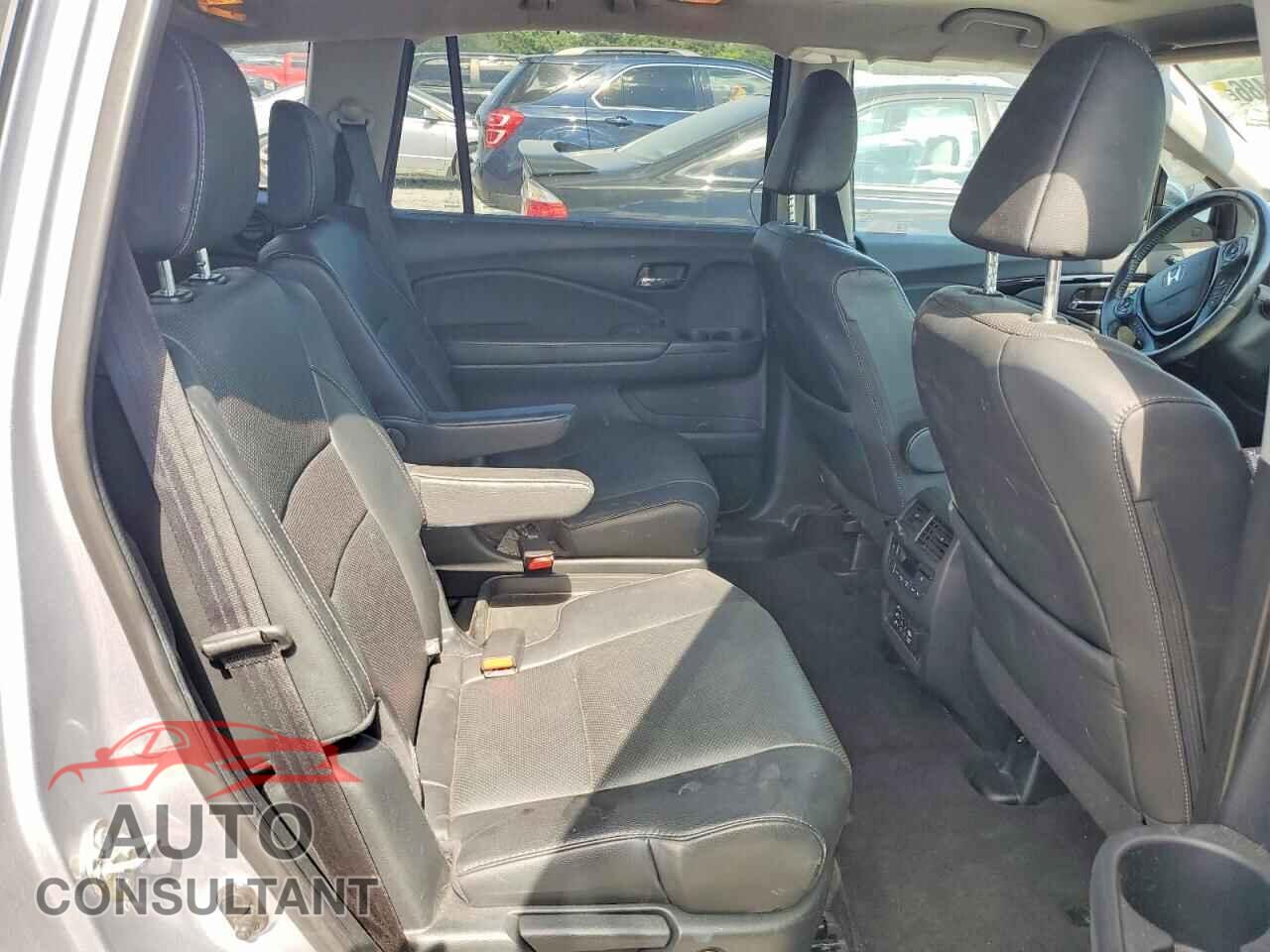 HONDA PILOT 2018 - 5FNYF6H01JB031950