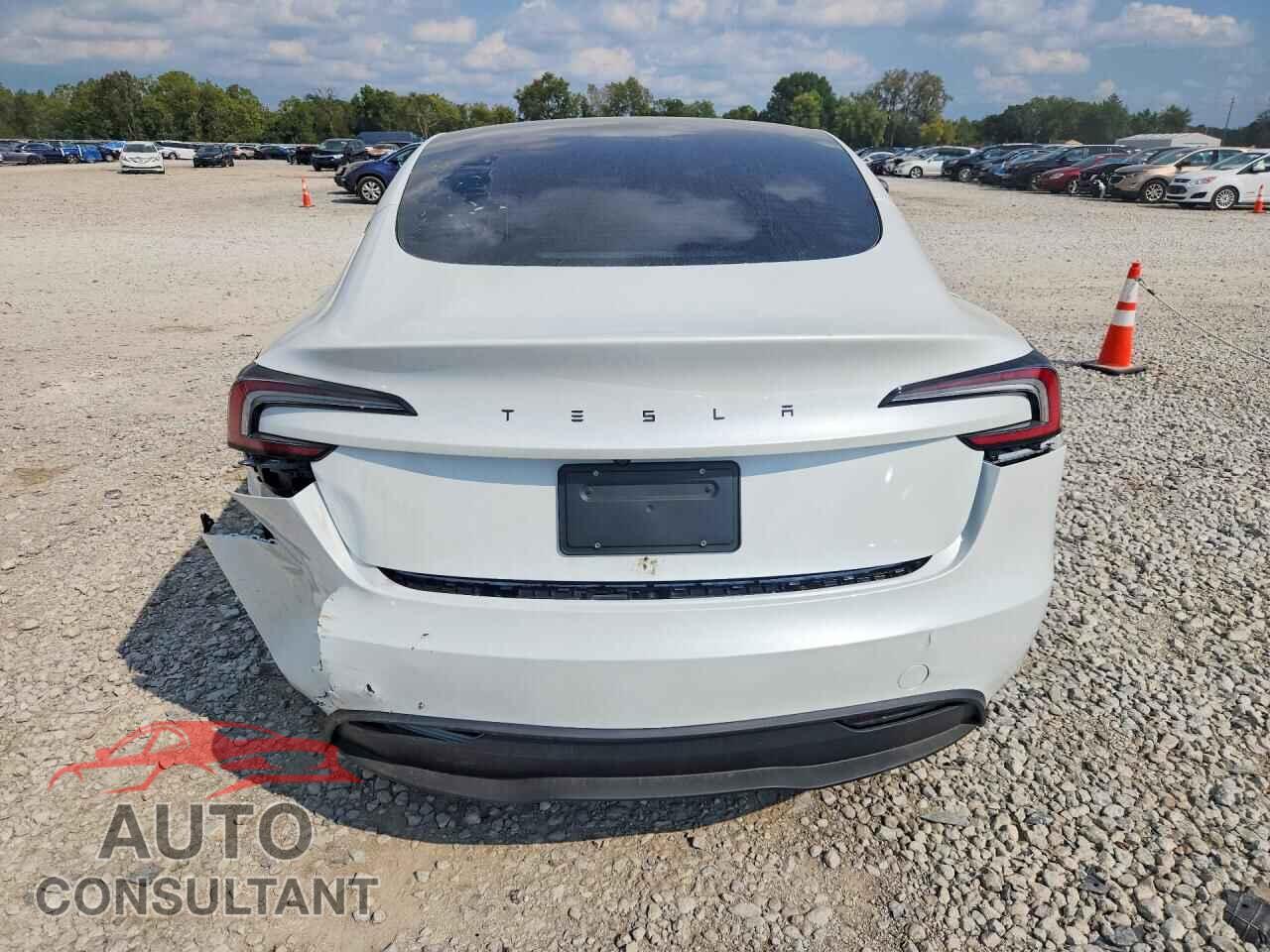 TESLA MODEL 3 2026 - 5YJ3E1EAXTF215638