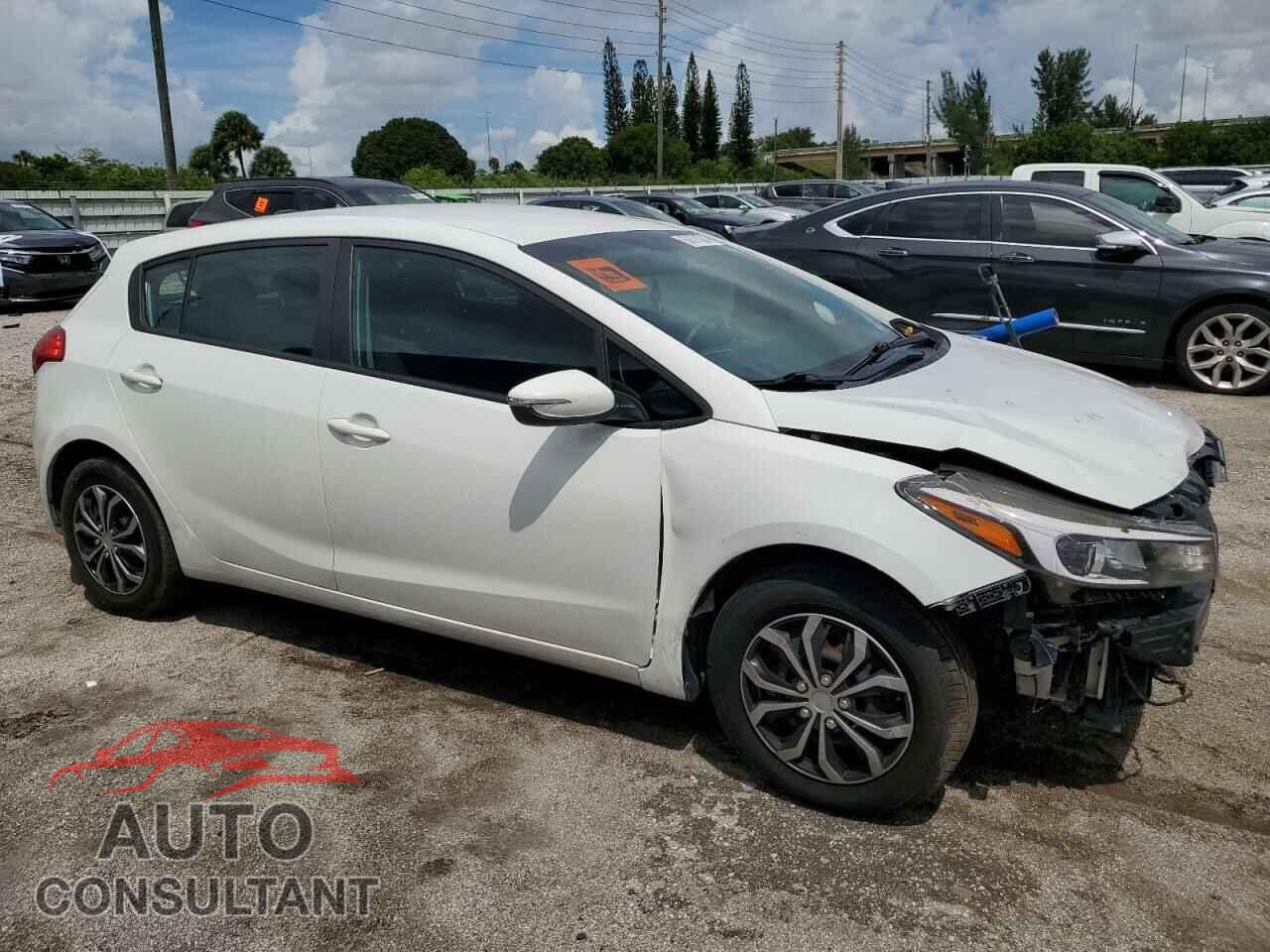 KIA FORTE 2018 - KNAFK5A83J5772970