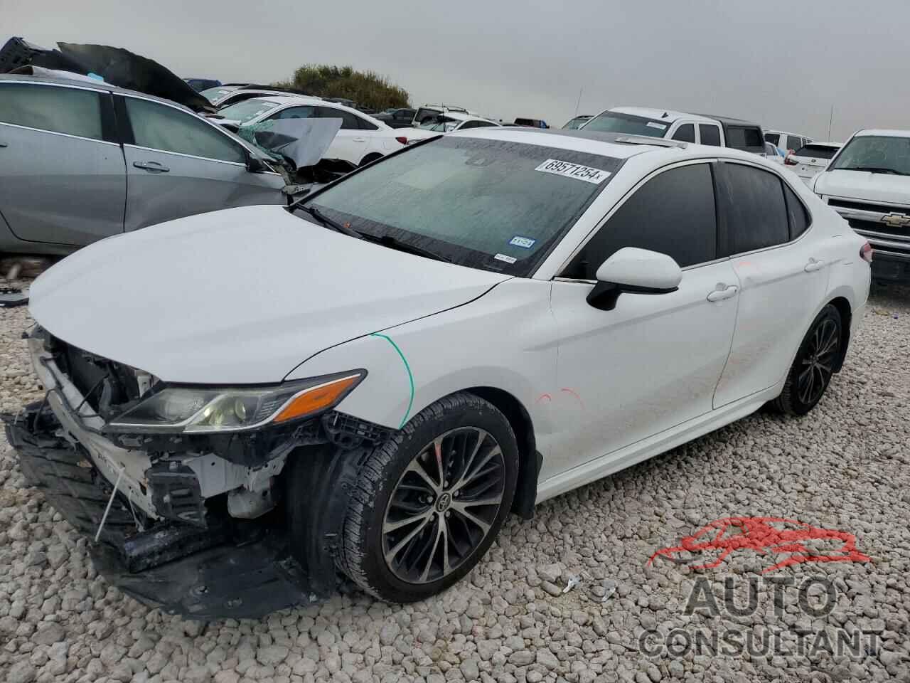 TOYOTA CAMRY 2018 - 4T1B11HK6JU042857