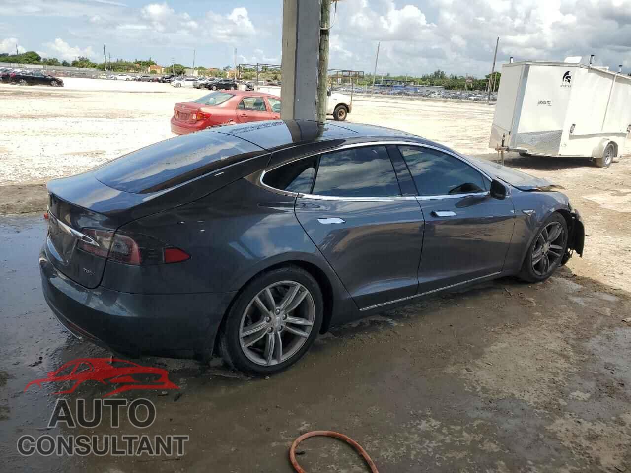TESLA MODEL S 2015 - 5YJSA1E25FF112695