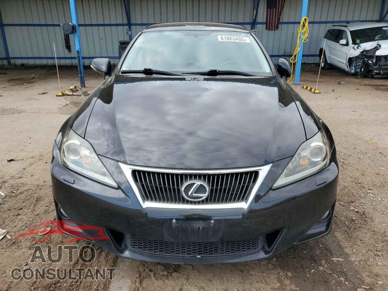 LEXUS IS 2011 - JTHCF5C27B2035193