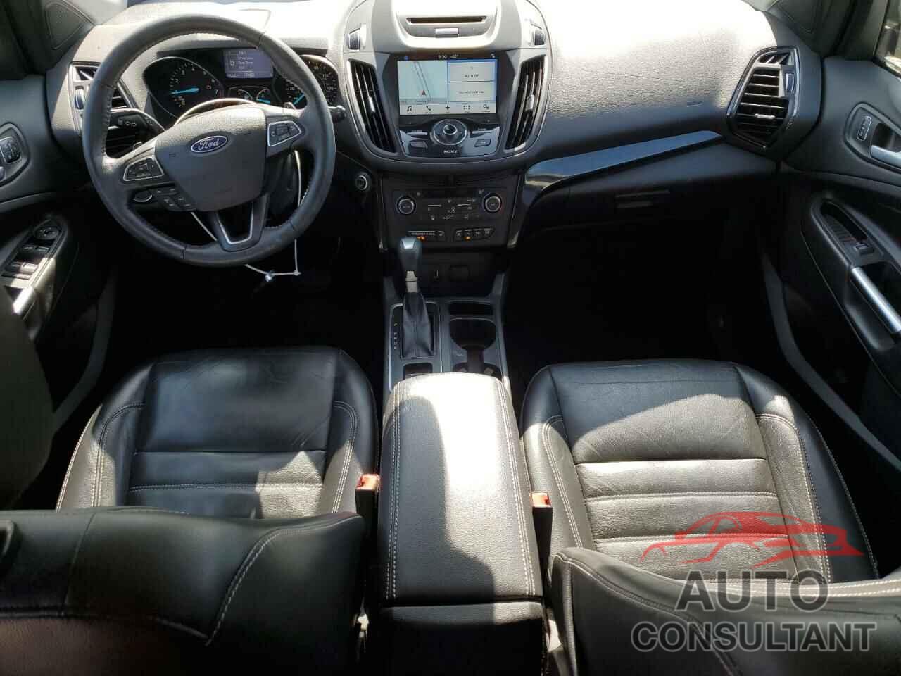 FORD ESCAPE 2017 - 1FMCU9J90HUD93954