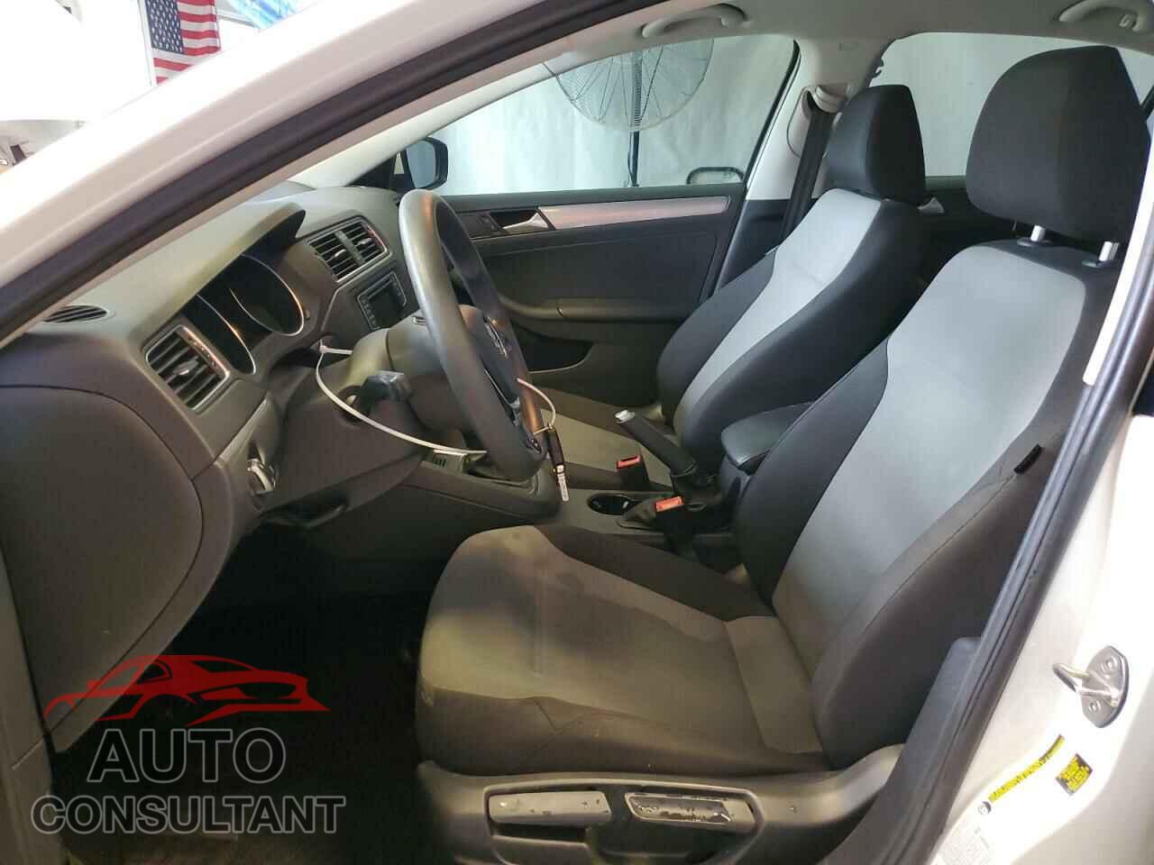 VOLKSWAGEN JETTA 2017 - 3VW2B7AJ2HM315374