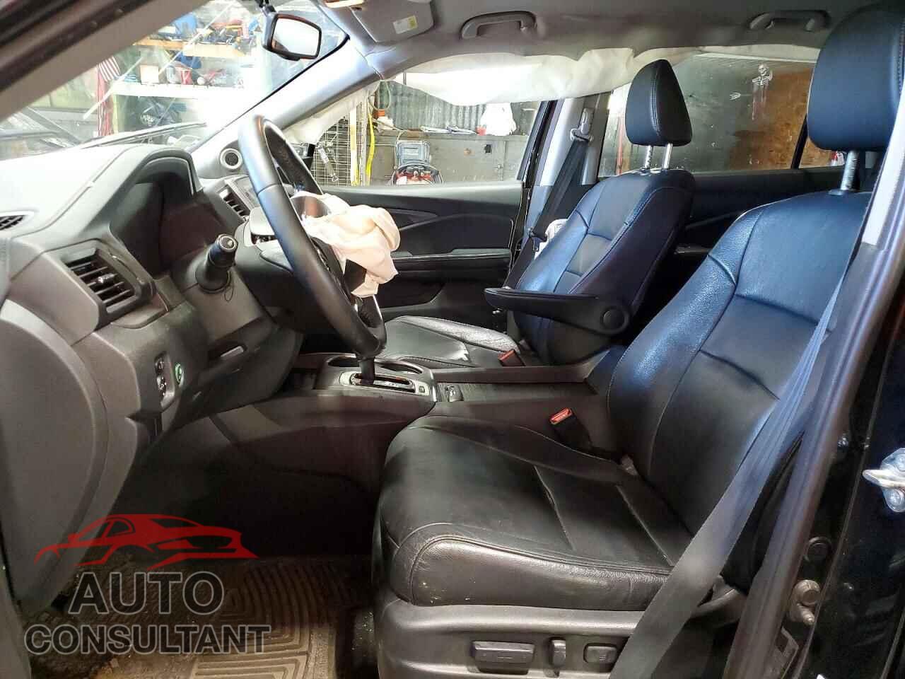 HONDA PILOT 2017 - 5FNYF6H51HB057213