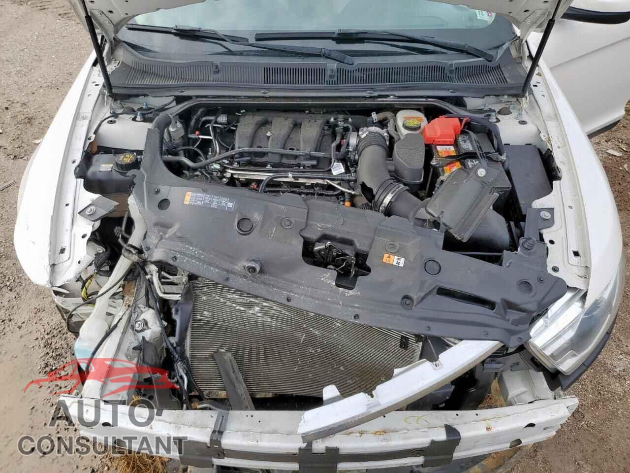 FORD TAURUS 2017 - 1FAHP2E84HG118165