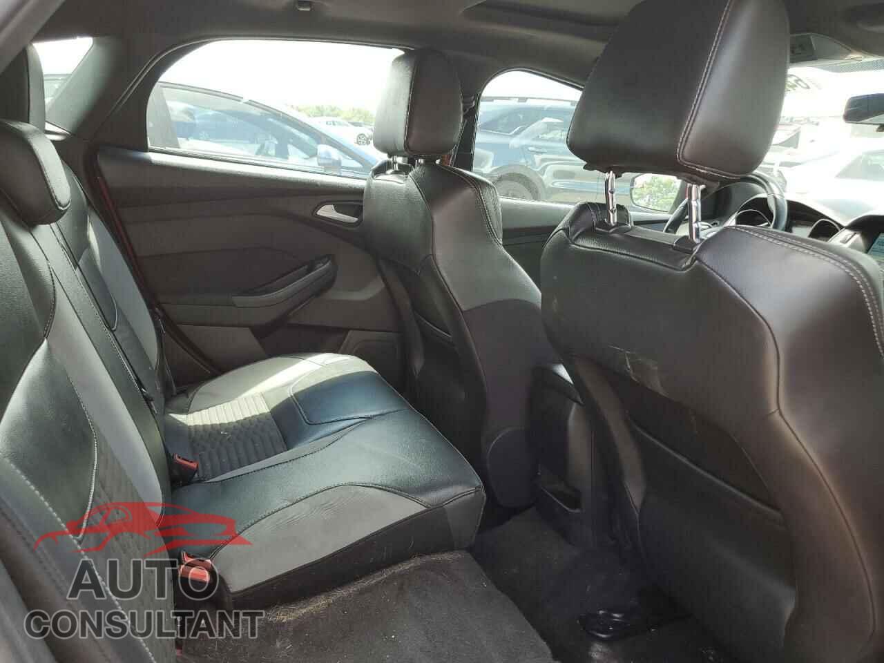 FORD FOCUS 2017 - 1FADP3L96HL333375