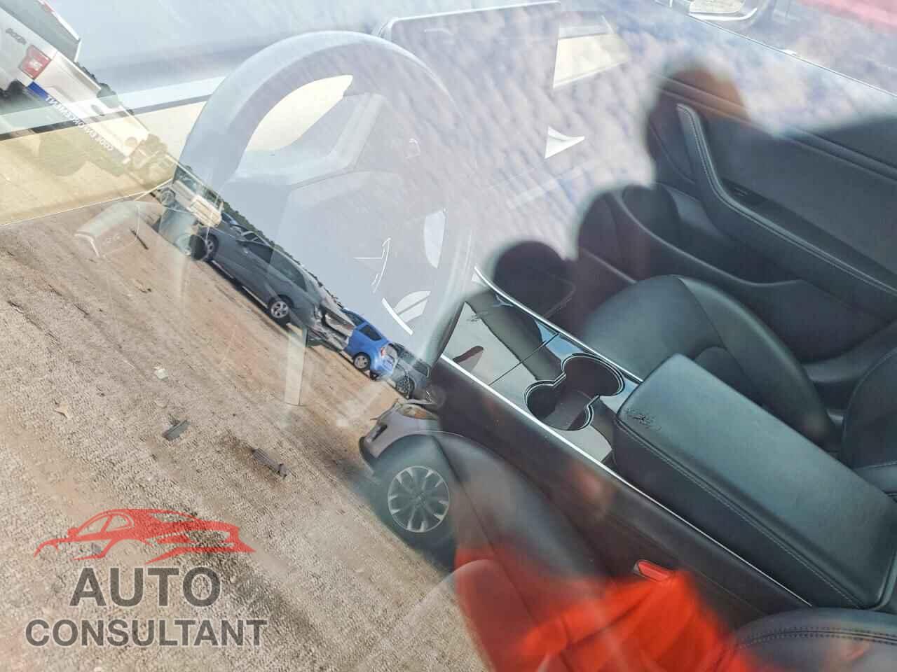 TESLA MODEL 3 2018 - 5YJ3E1EA0JF172117