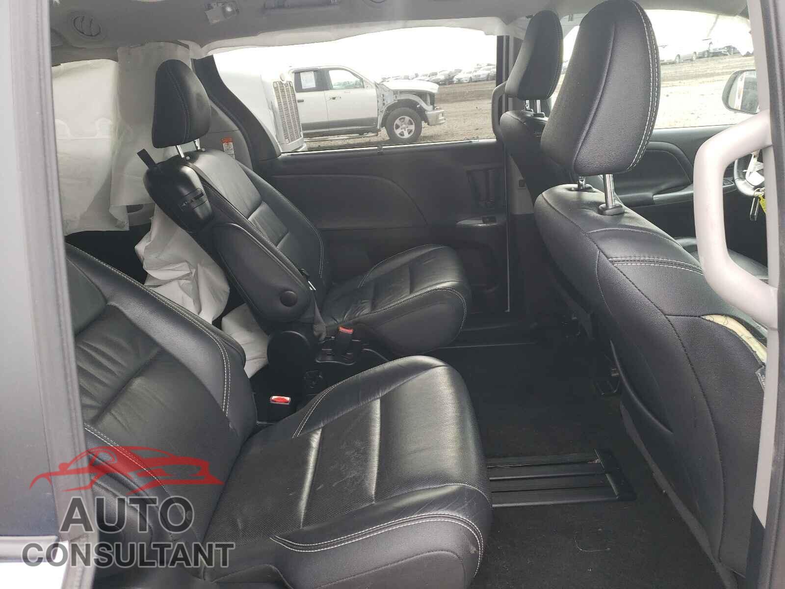 TOYOTA SIENNA 2017 - 5TDXZ3DC2HS838775