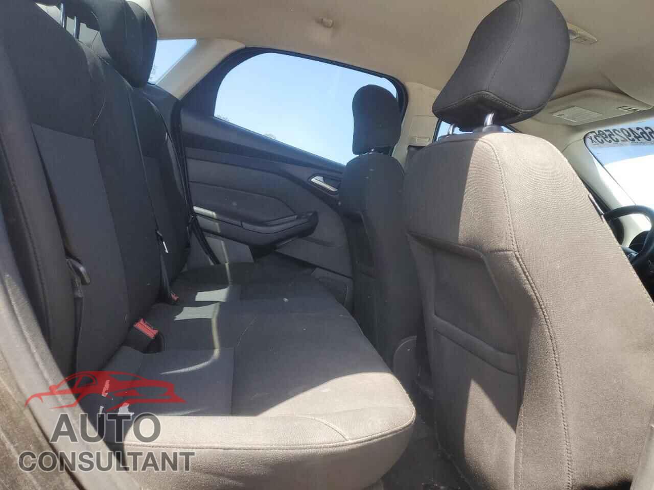 FORD FOCUS 2015 - 1FADP3F2XFL368707