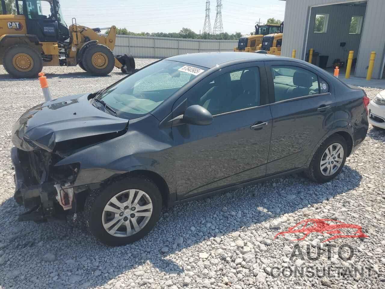 CHEVROLET SONIC 2018 - 1G1JB5SG2J4102330