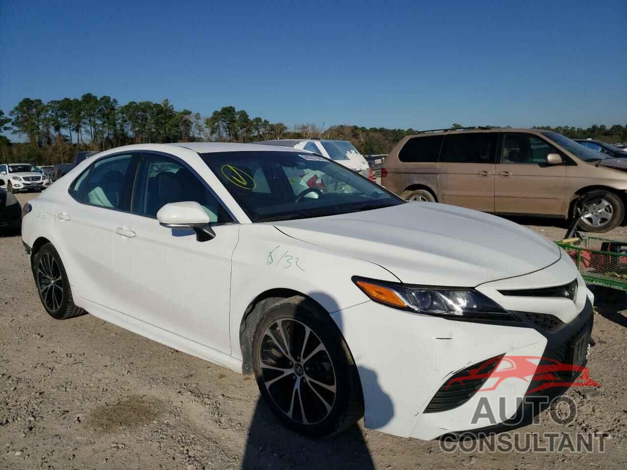 TOYOTA CAMRY 2018 - 4T1B11HK0JU607748