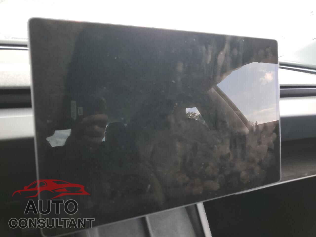 TESLA MODEL 3 2025 - 5YJ3E1EA1SF011079