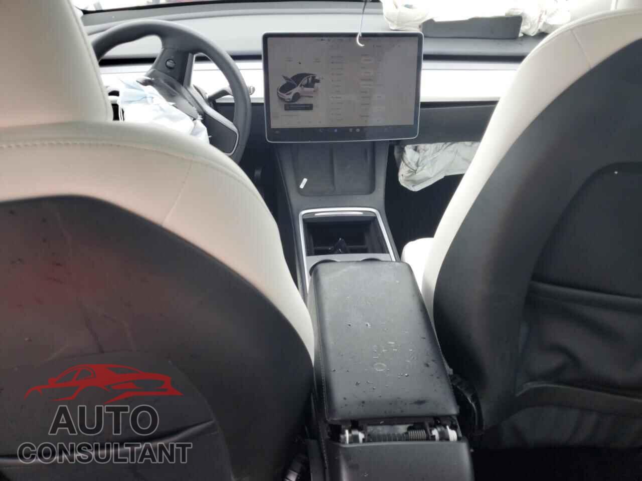 TESLA MODEL Y 2024 - 7SAYGDED5RF200049
