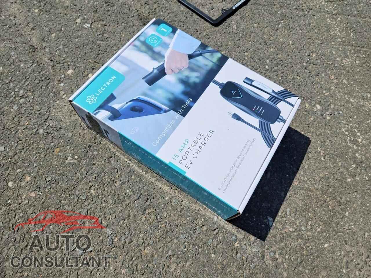 TESLA MODEL 3 2021 - 5YJ3E1EA0MF090103