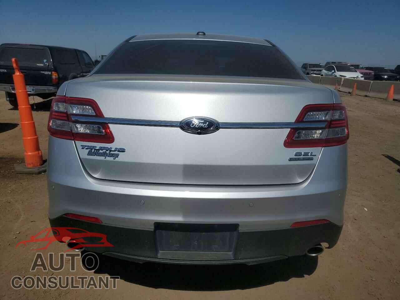 FORD TAURUS 2018 - 1FAHP2E87JG115802