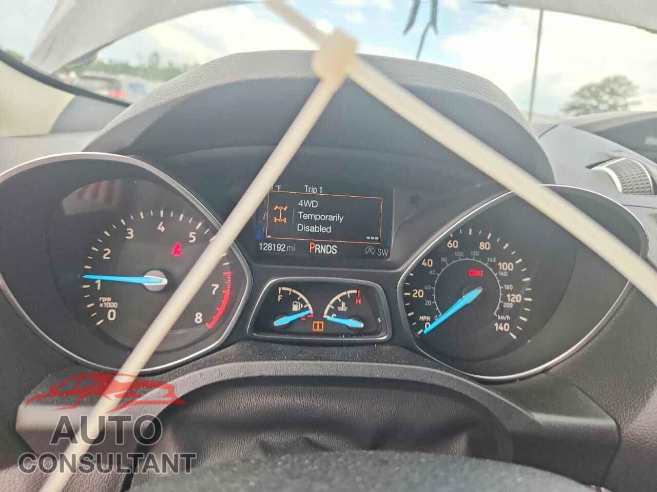 FORD ESCAPE 2017 - 1FMCU9GD3HUD94317