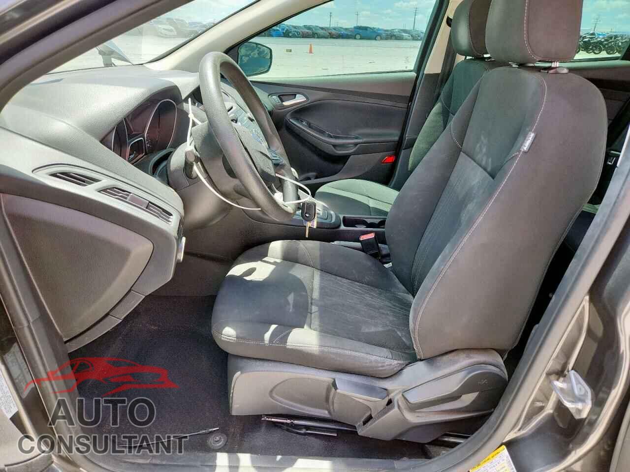 FORD FOCUS 2015 - 1FADP3K21FL348917