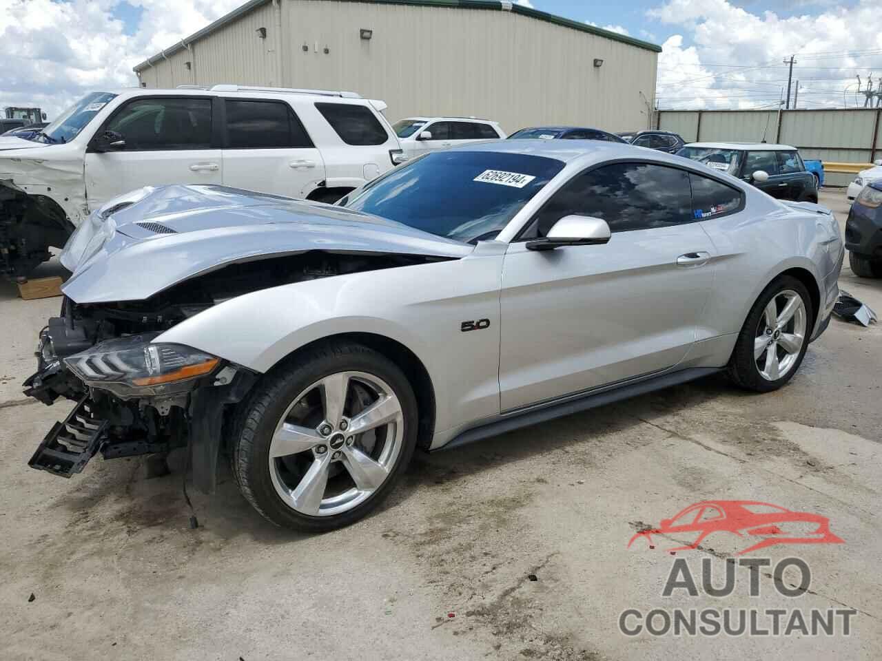 FORD MUSTANG 2018 - 1FA6P8CF0J5185116