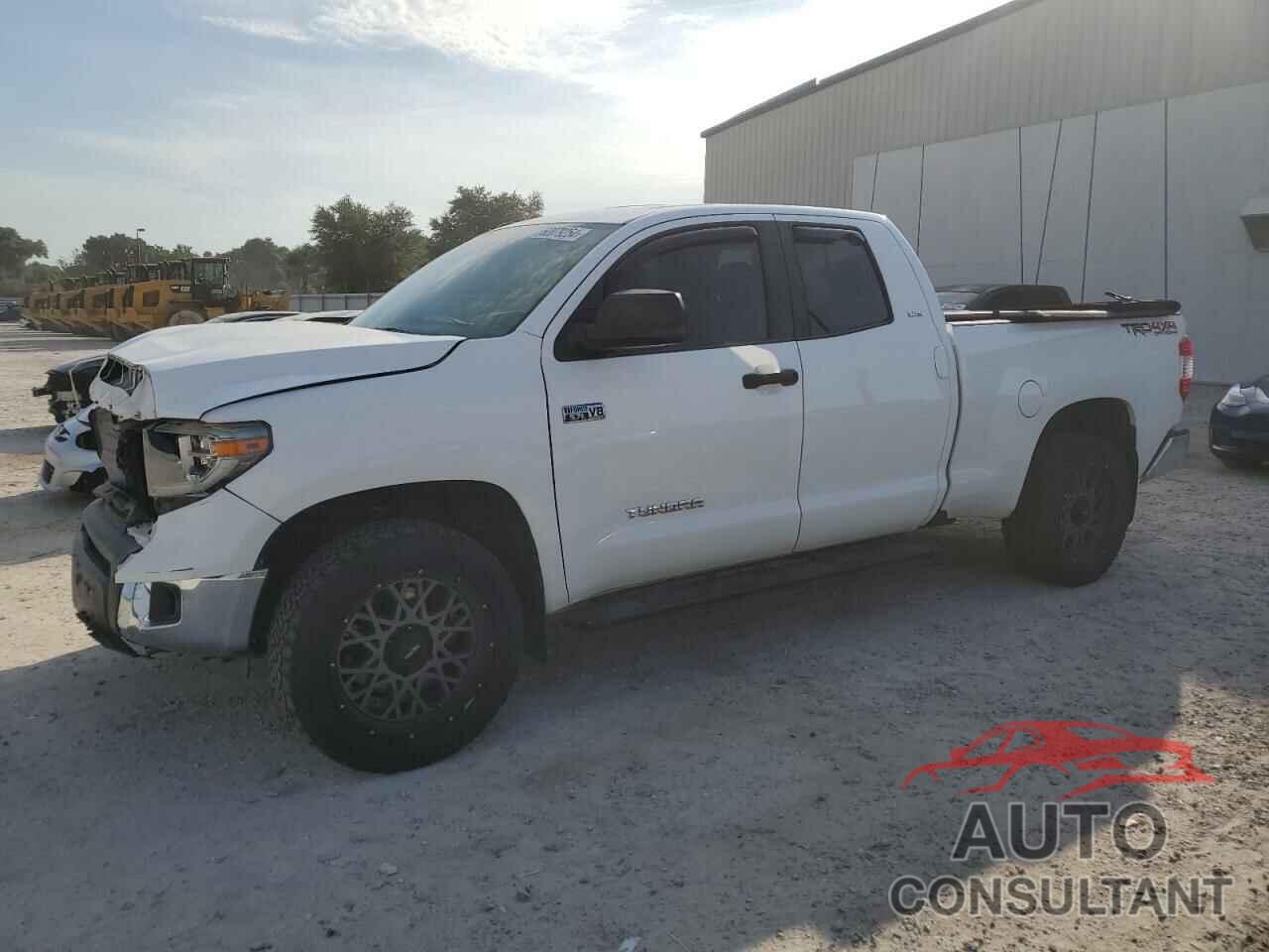 TOYOTA TUNDRA 2018 - 5TFUW5F12JX688900