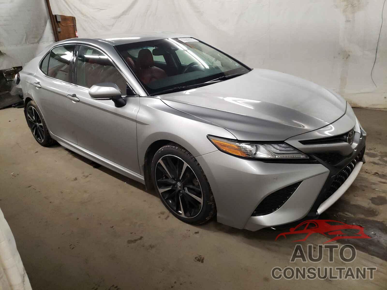 TOYOTA CAMRY 2018 - 4T1B61HK1JU117482