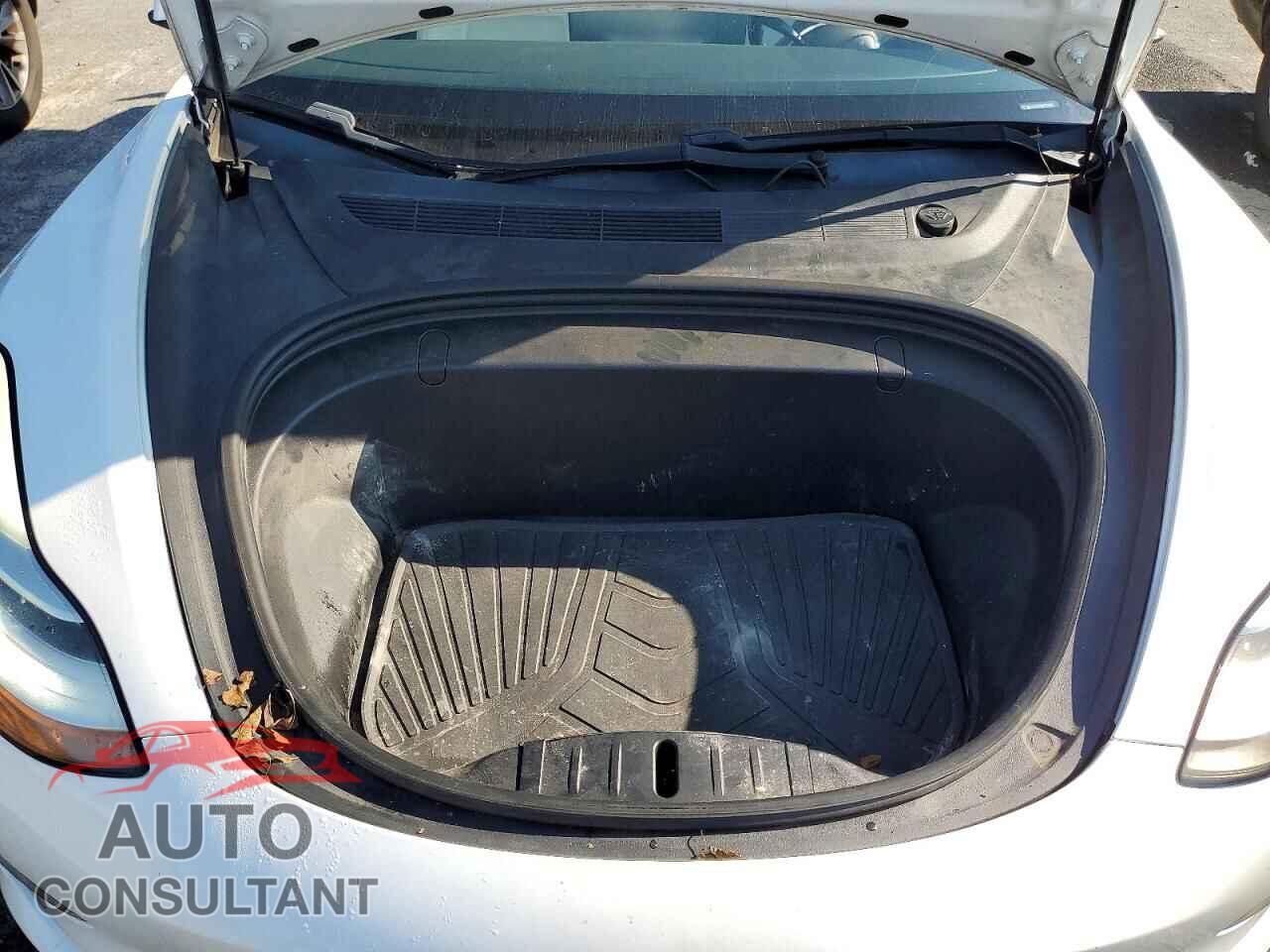 TESLA MODEL 3 2019 - 5YJ3E1EB8KF195610