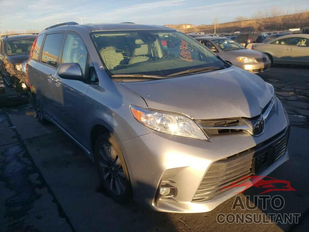 TOYOTA SIENNA 2018 - 5TDDZ3DC9JS198444