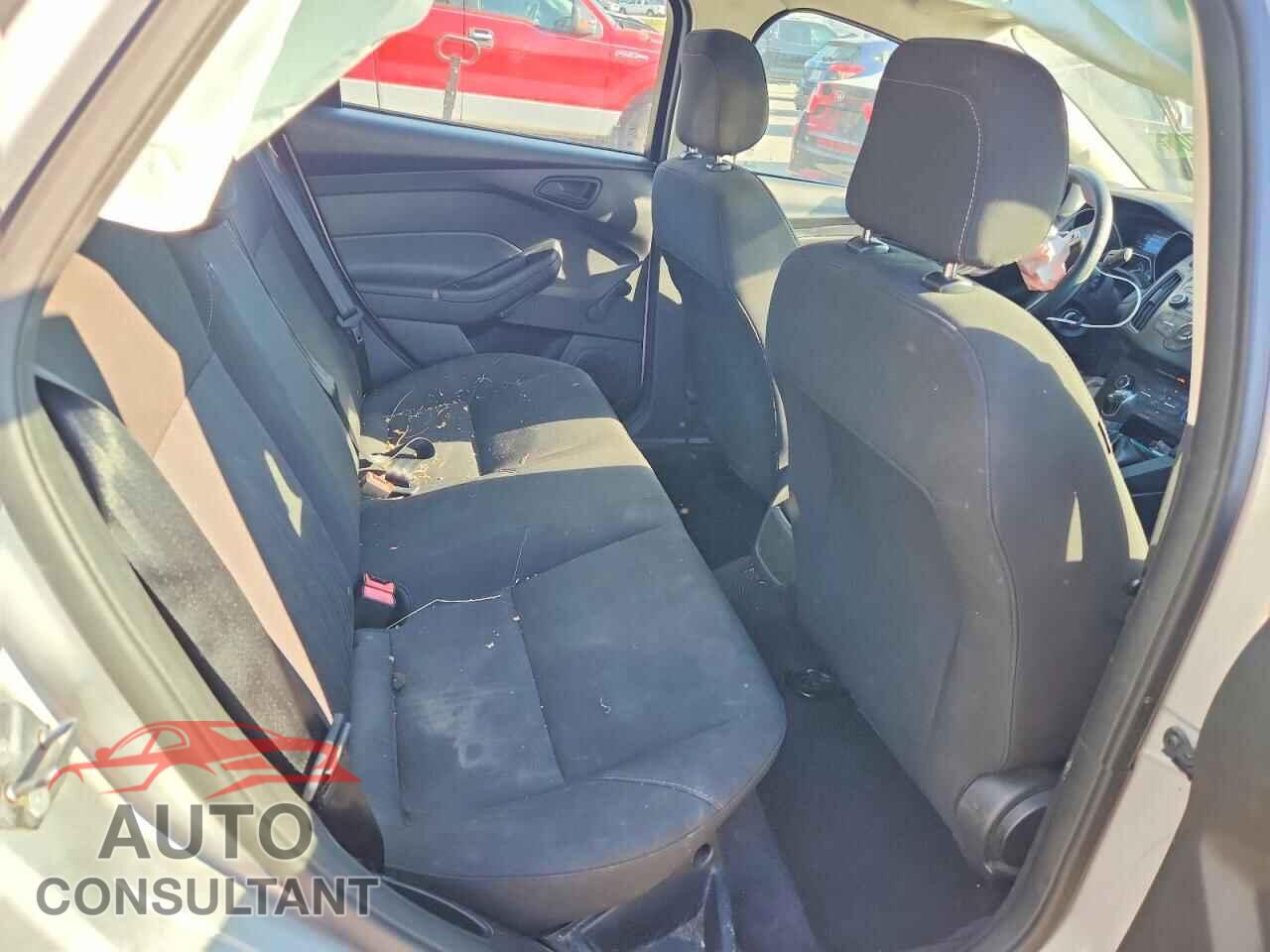 FORD FOCUS 2015 - 1FADP3E23FL348154