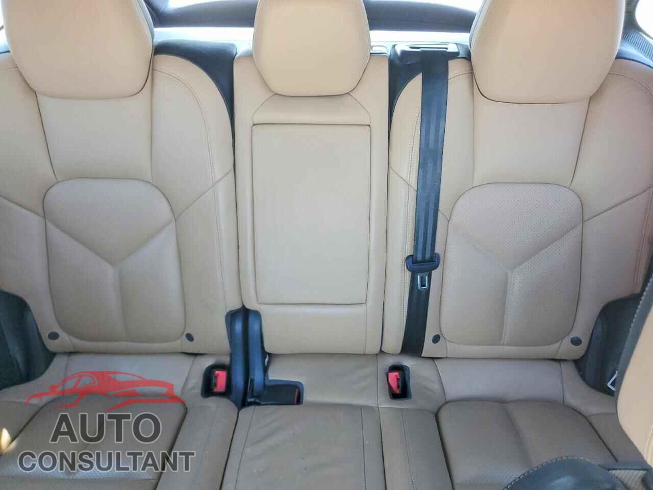 PORSCHE CAYENNE 2016 - WP1AA2A25GLA02637
