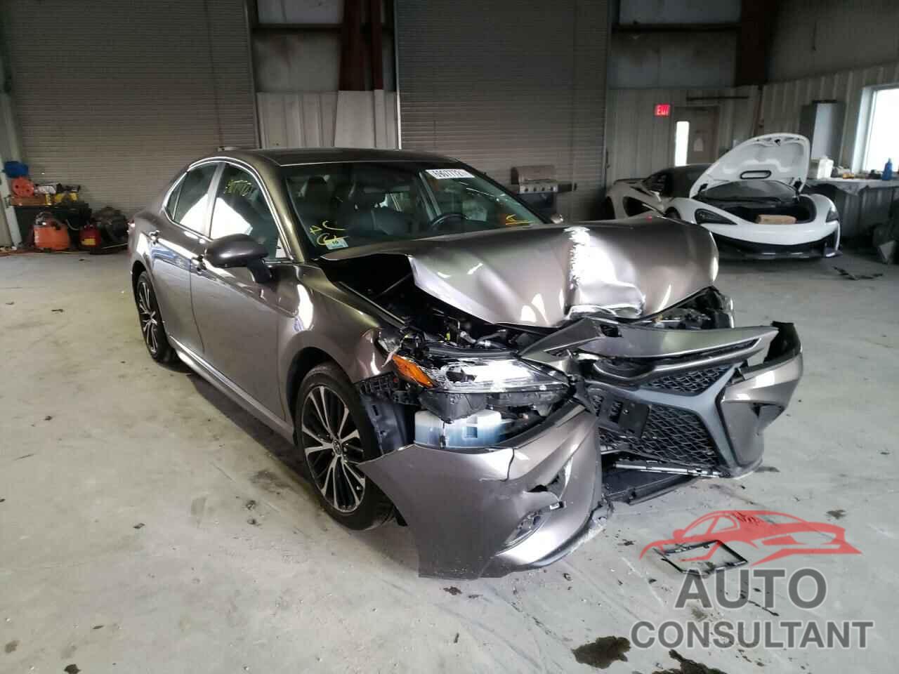 TOYOTA CAMRY 2018 - 4T1B11HK5JU133294