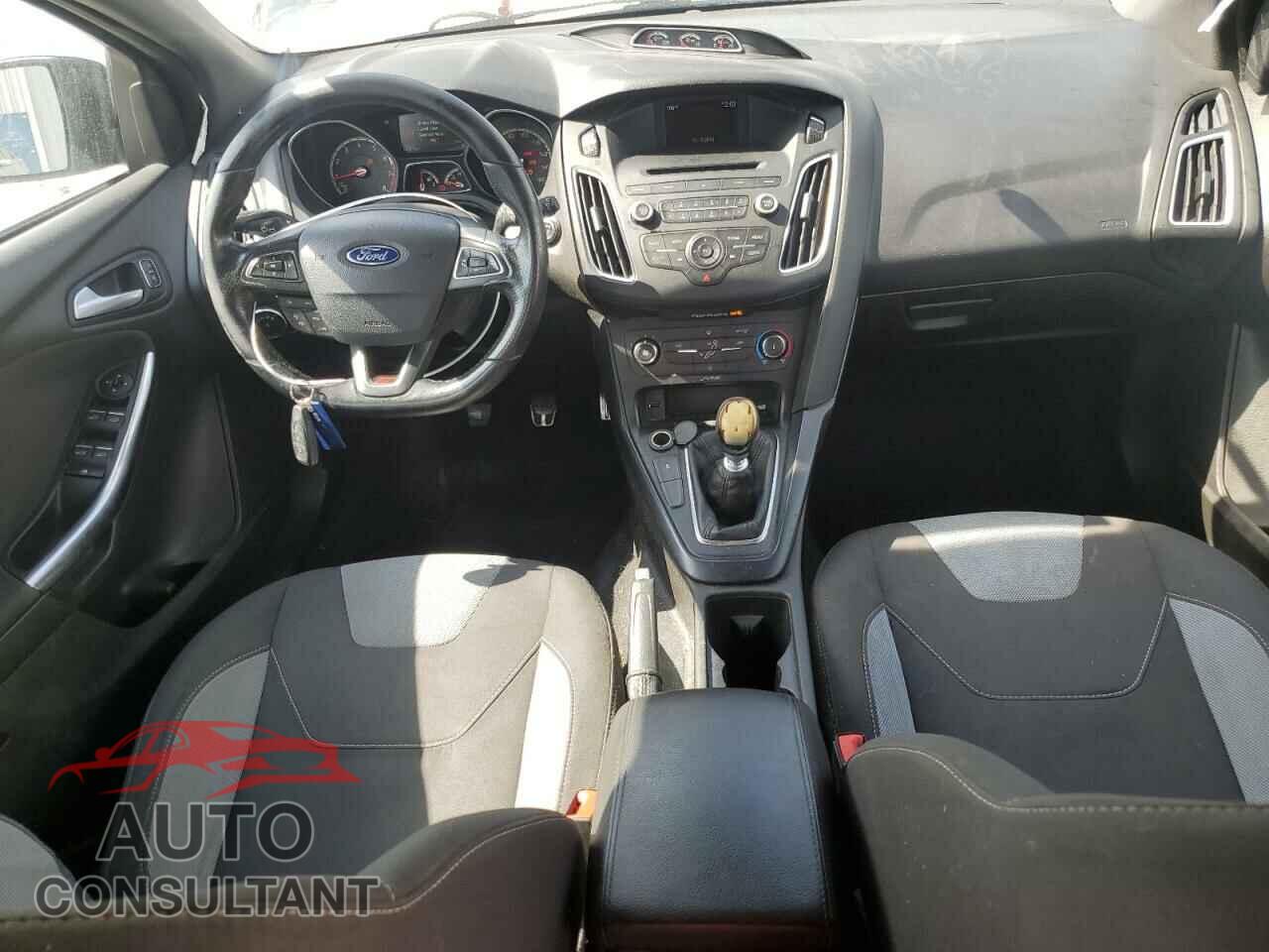 FORD FOCUS 2016 - 1FADP3L99GL350198