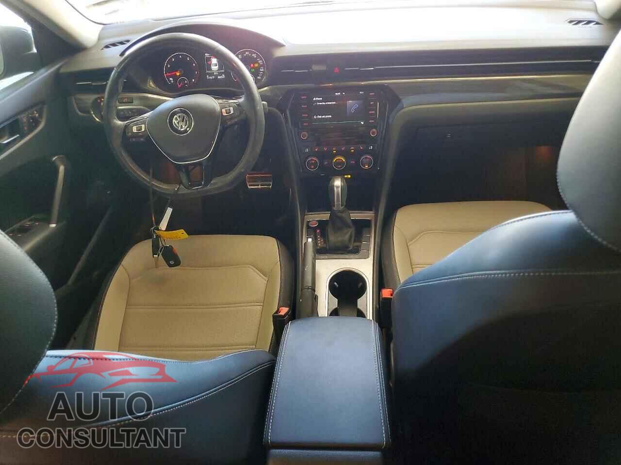 VOLKSWAGEN PASSAT 2020 - 1VWMA7A37LC020410