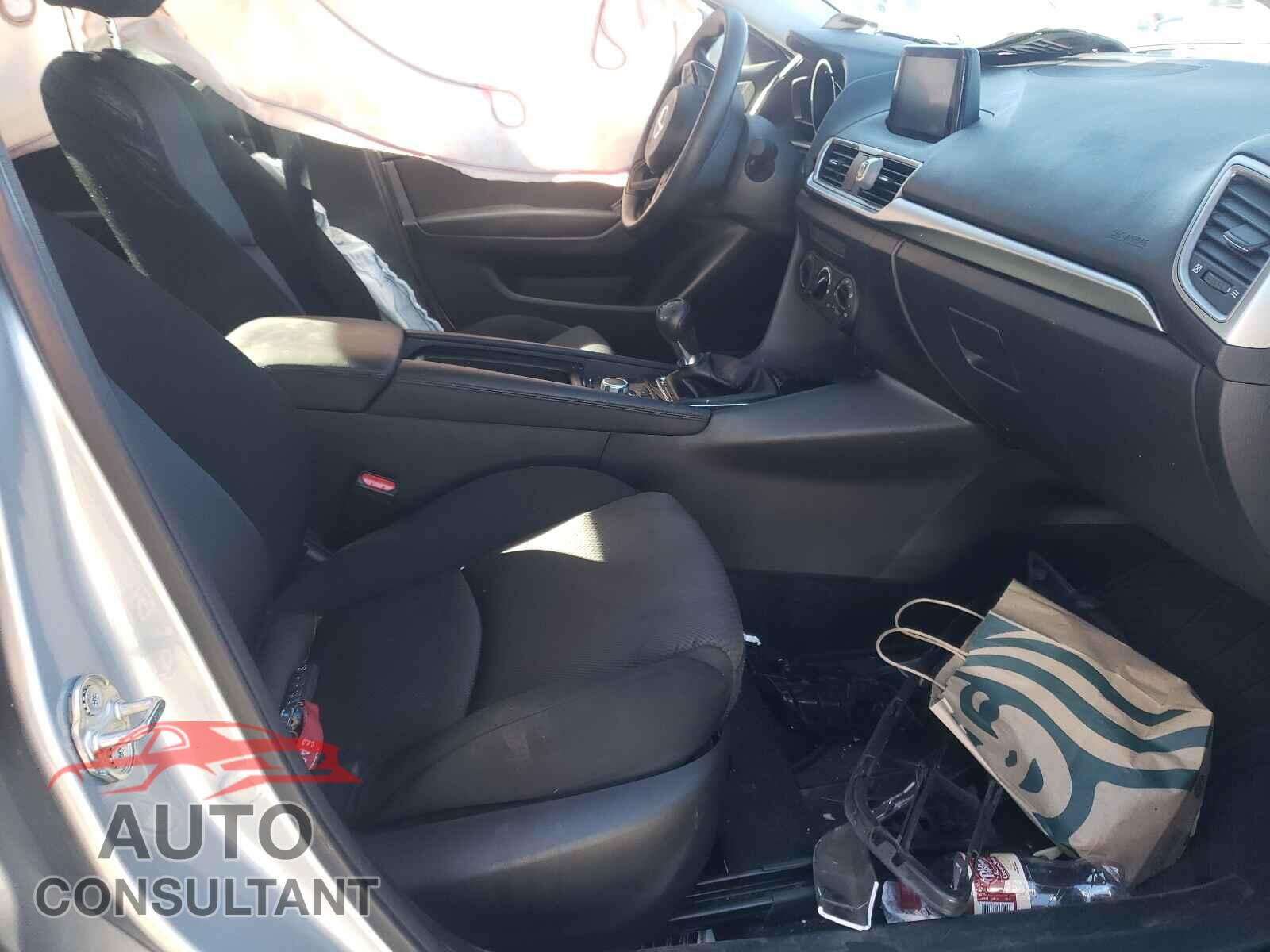 MAZDA 3 2018 - 3MZBN1U71JM207080