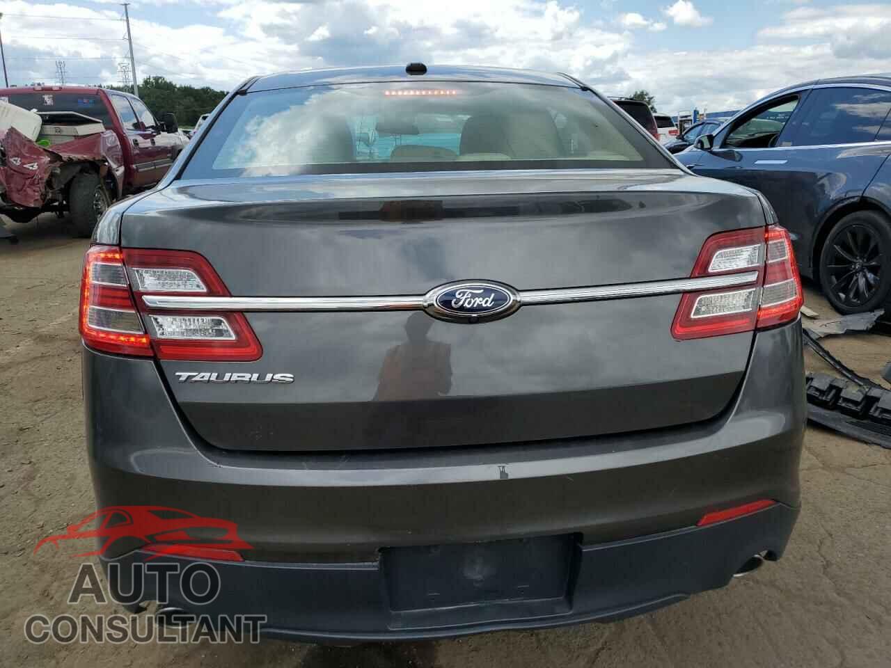 FORD TAURUS 2018 - 1FAHP2D85JG112740