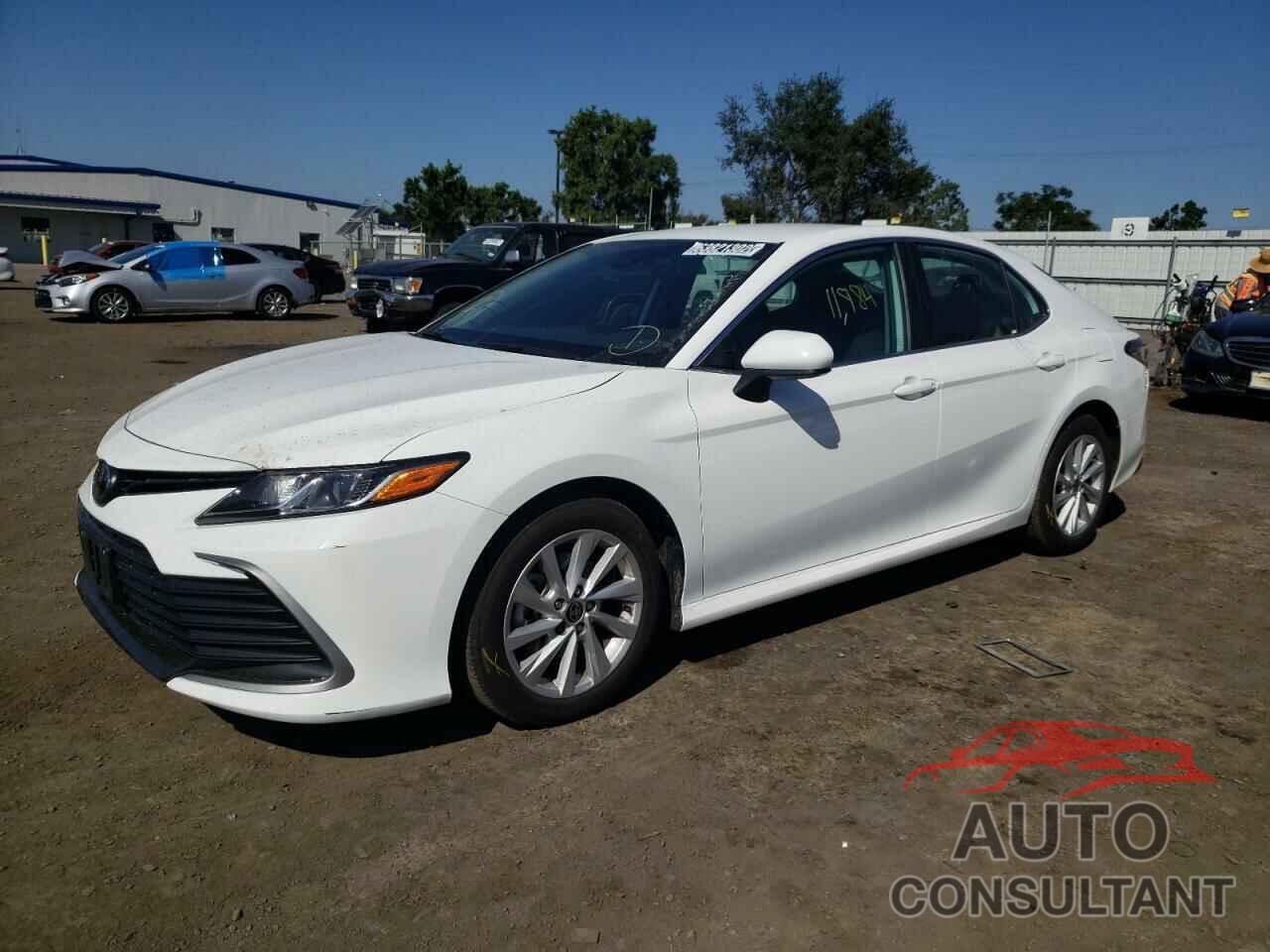 TOYOTA CAMRY 2022 - 4T1C11AK4NU667245