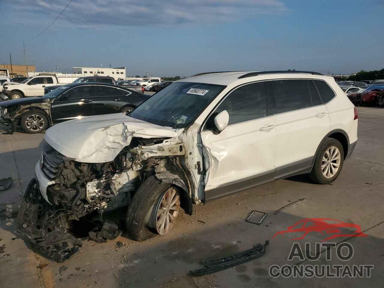 VOLKSWAGEN TIGUAN 2018 - 3VV3B7AX9JM034174