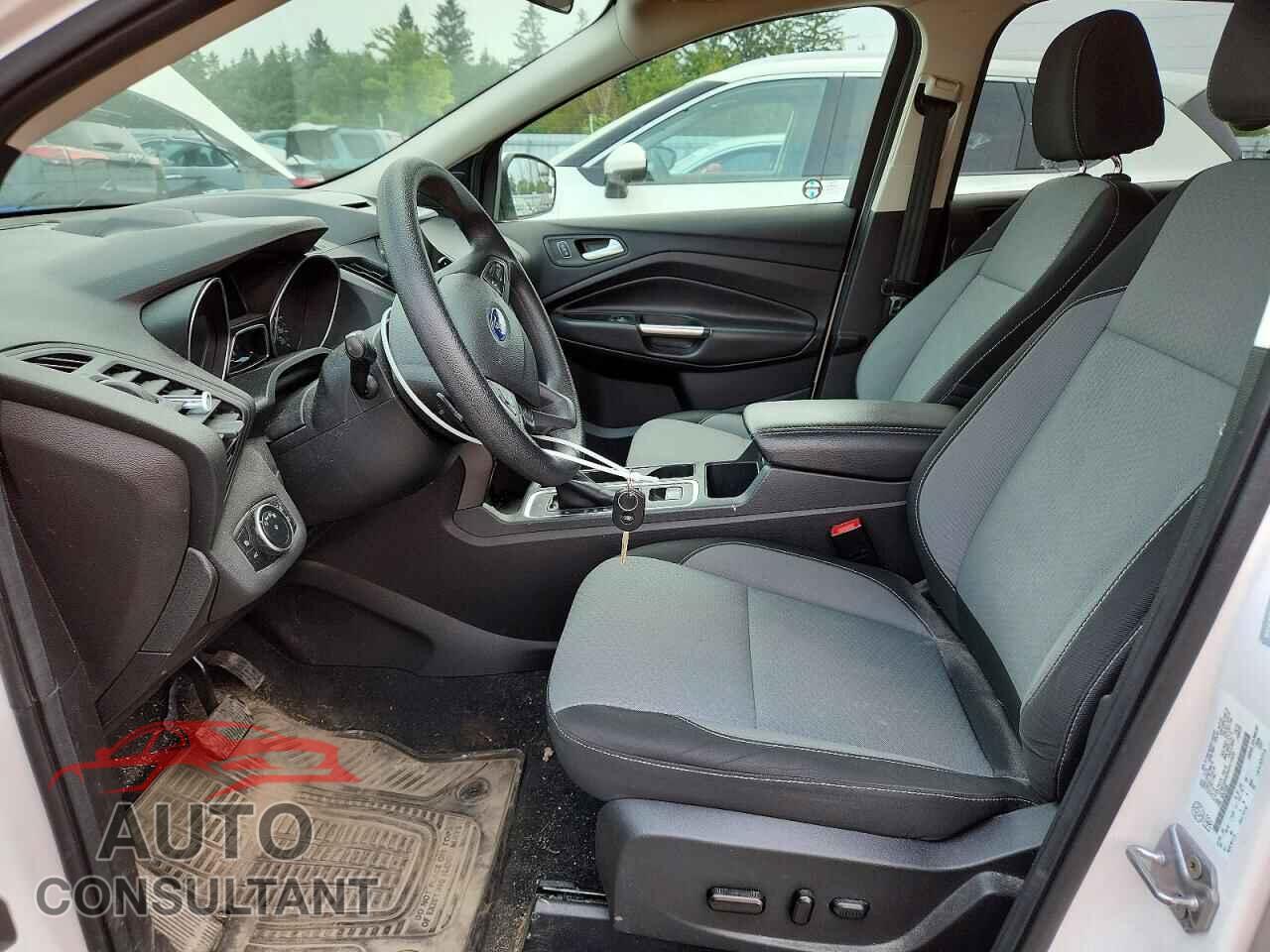 FORD ESCAPE 2017 - 1FMCU0GD9HUC15435
