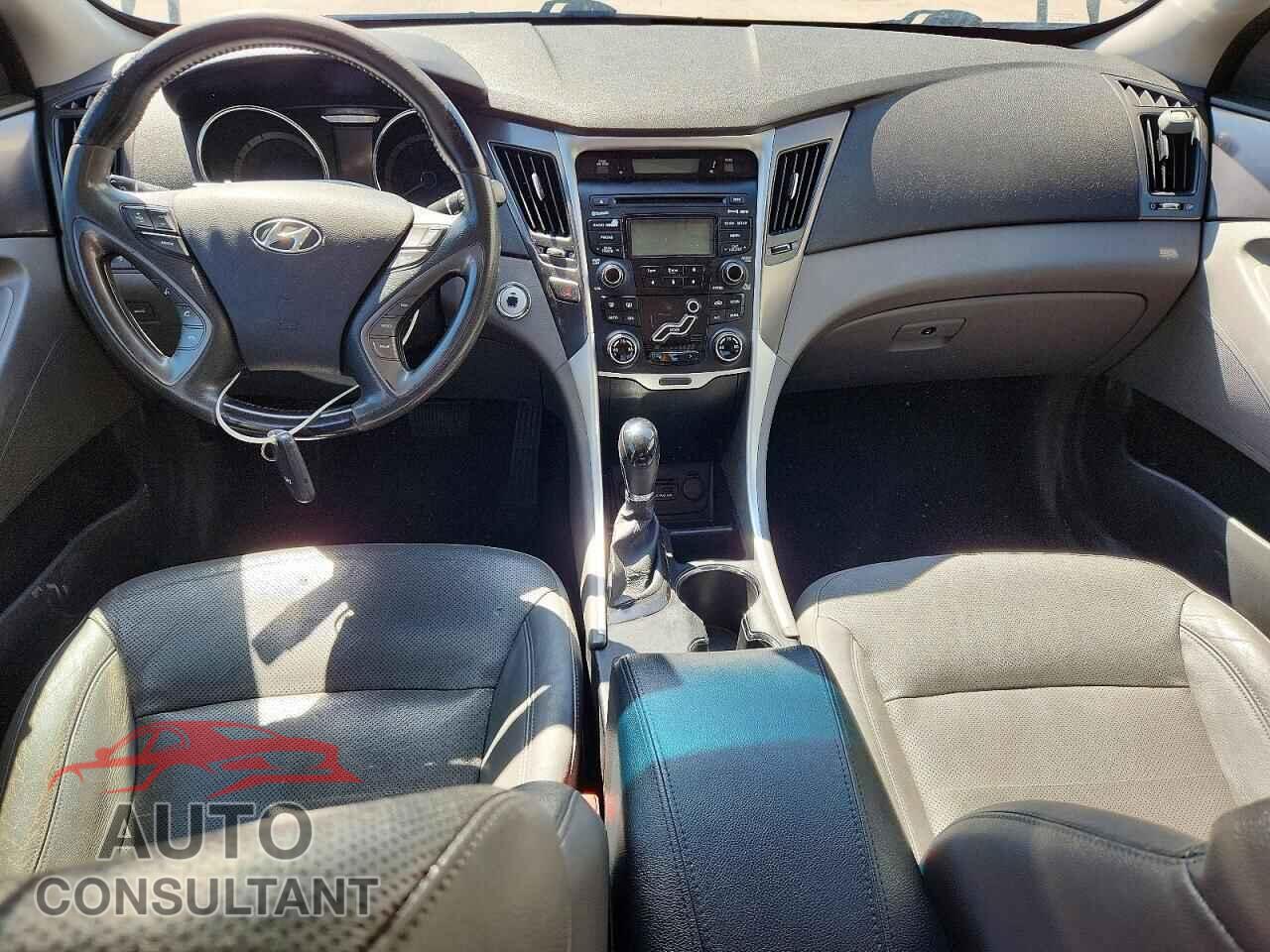 HYUNDAI SONATA 2012 - KMHEC4A46CA042012