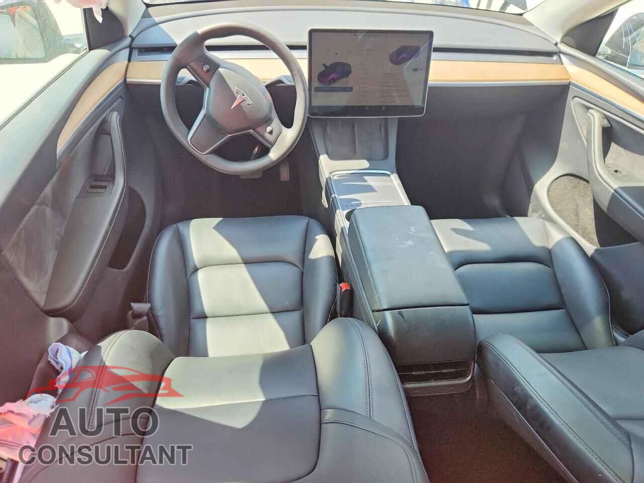 TESLA MODEL Y 2024 - 7SAYGDEE4RA256568