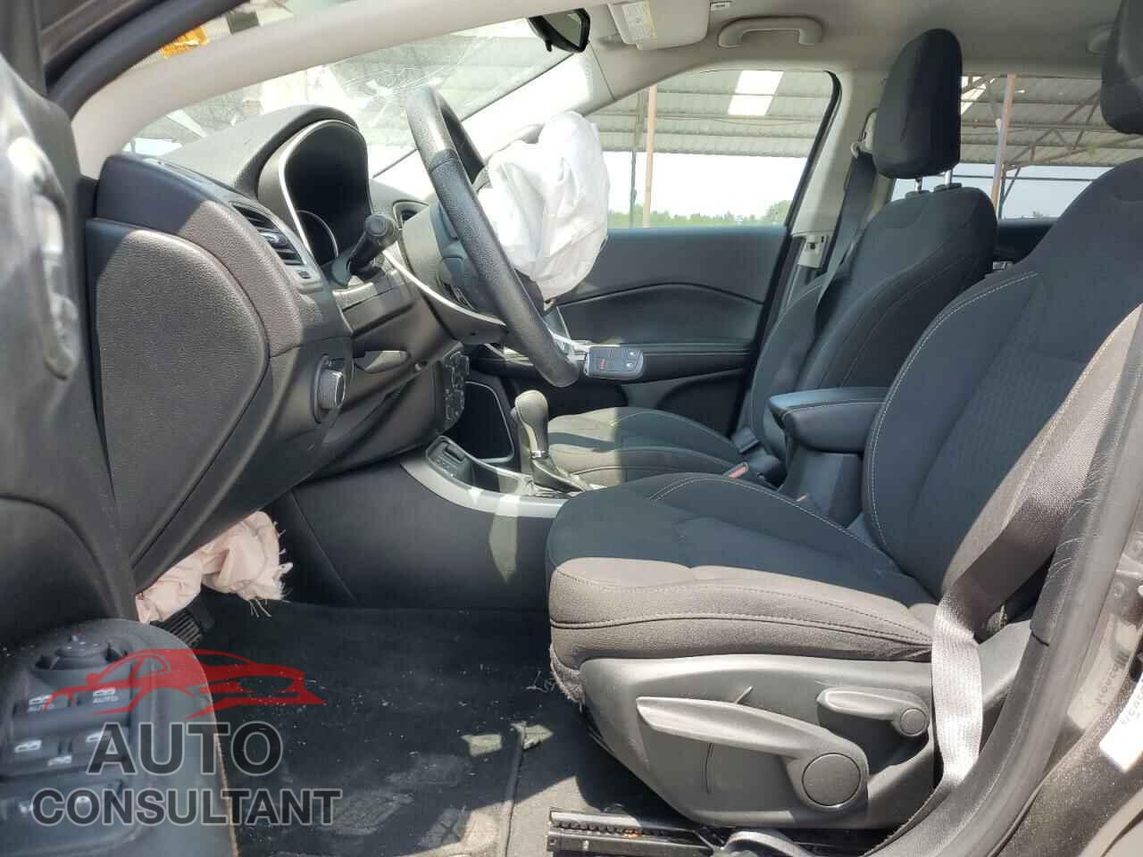 JEEP COMPASS 2018 - 3C4NJCAB2JT133433