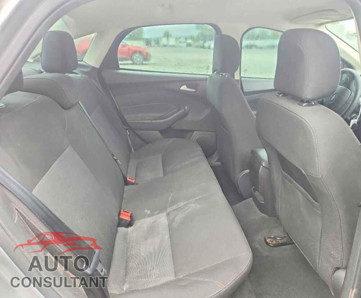 FORD FOCUS 2017 - 1FADP3F24HL252020