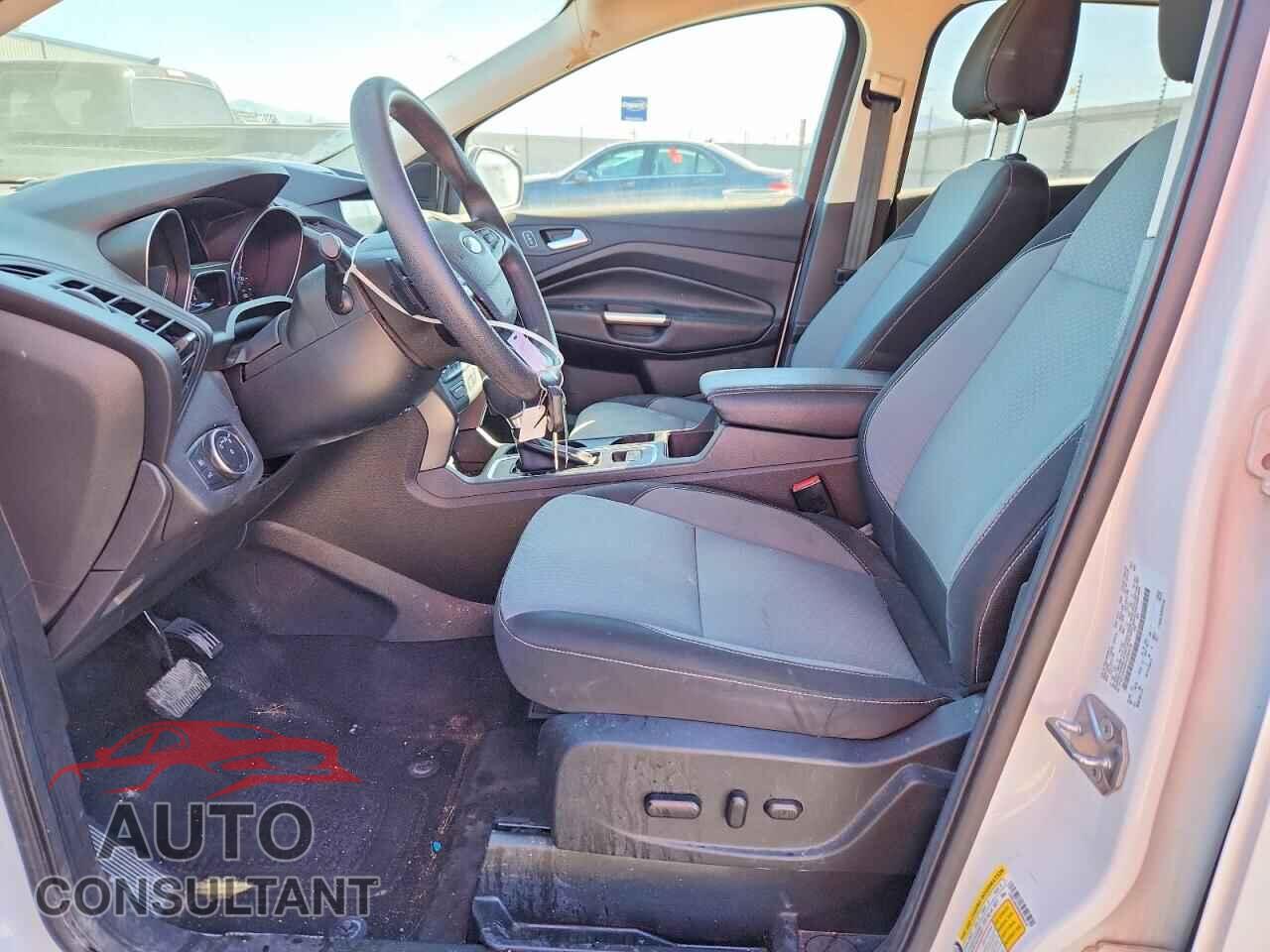 FORD ESCAPE 2017 - 1FMCU9G90HUD85618
